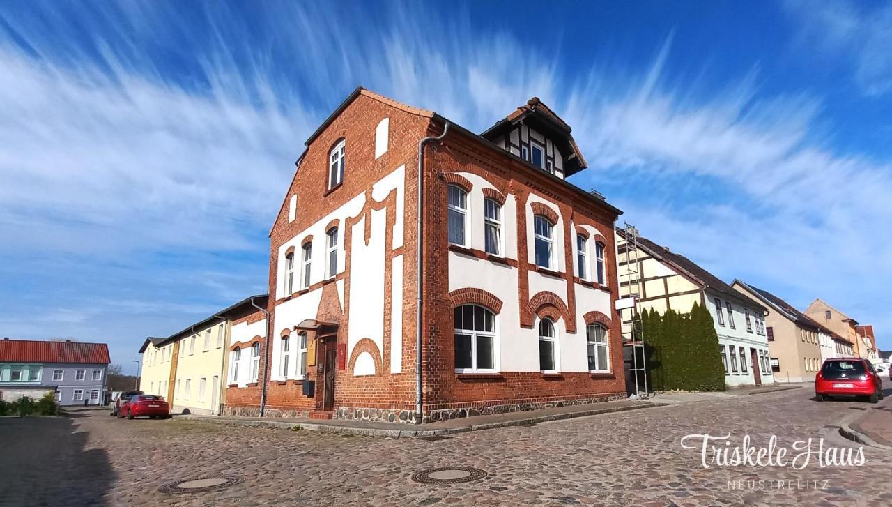 Triskele Haus - Oekologisches Gaestehaus Der Heilstaette Strelitz นอยชเตรลิทซ์ ภายนอก รูปภาพ