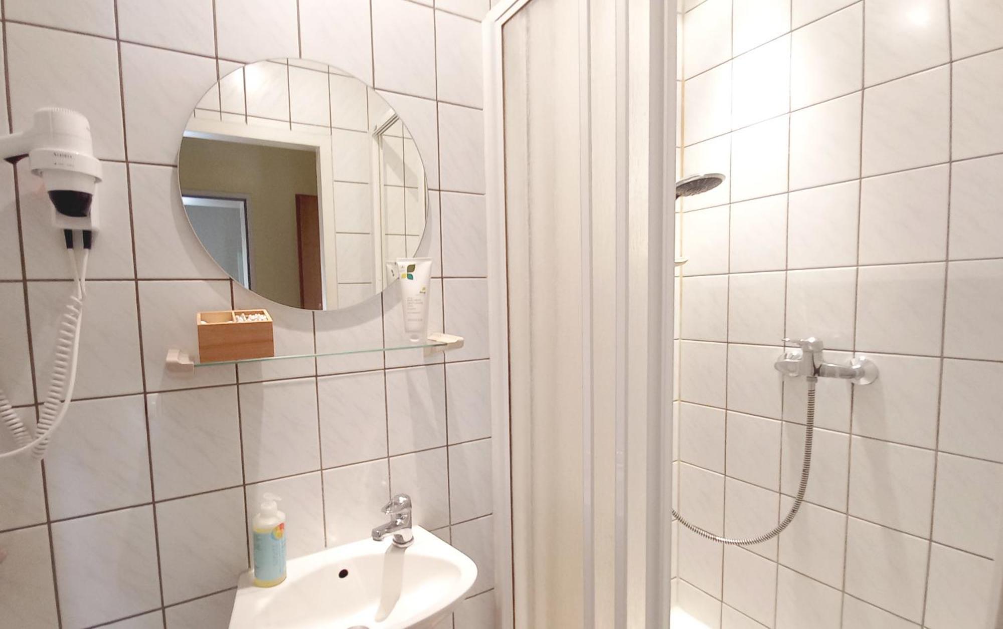 Triskele Haus - Oekologisches Gaestehaus Der Heilstaette Strelitz นอยชเตรลิทซ์ ห้อง รูปภาพ