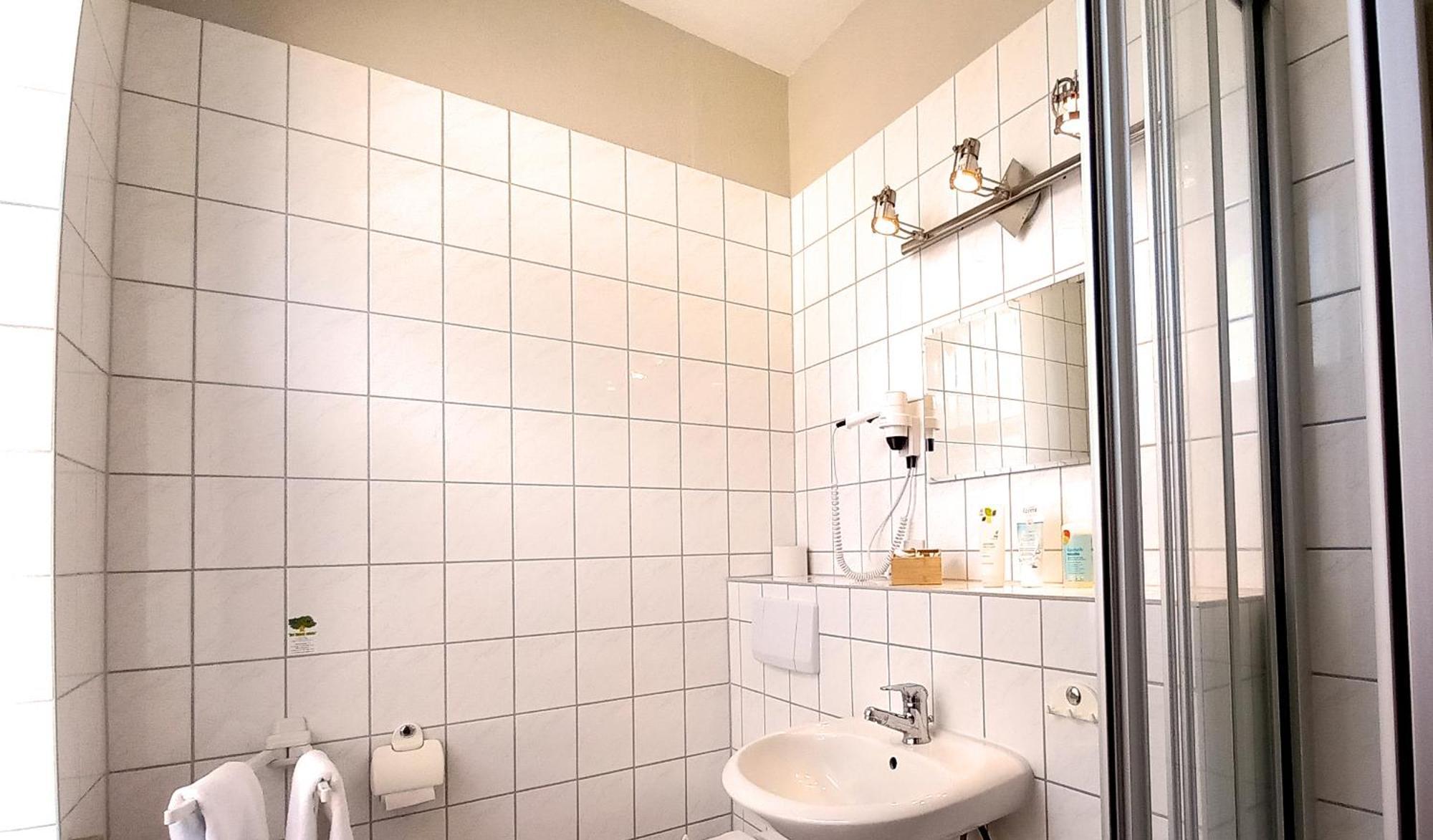 Triskele Haus - Oekologisches Gaestehaus Der Heilstaette Strelitz นอยชเตรลิทซ์ ห้อง รูปภาพ